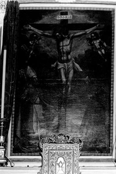 CRISTO CROCIFISSO CON SAN FRANCESCO E SANTO VESCOVO (dipinto) - ambito italiano (metà sec. XVII)