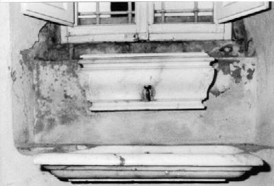 fontana - a muro - bottega lucchese (prima metà sec. XIX)