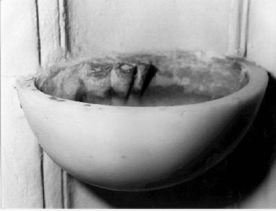 acquasantiera da parete, serie - bottega lucchese (inizio sec. XX)