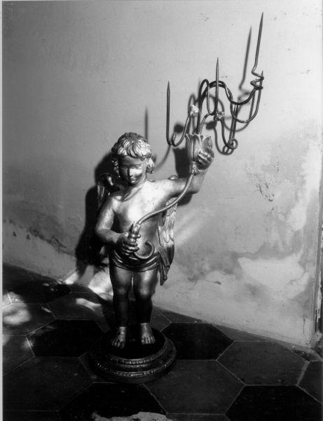 angelo reggicandelabro (statuetta, serie) - ambito versiliese (fine/inizio secc. XIX/ XX)