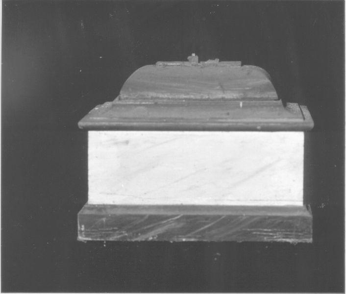 base per croce d'altare, serie - ambito versiliese (sec. XIX)