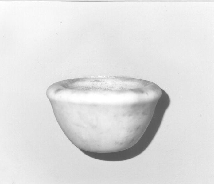 acquasantiera da parete - ambito apuoversiliese (sec. XVIII)