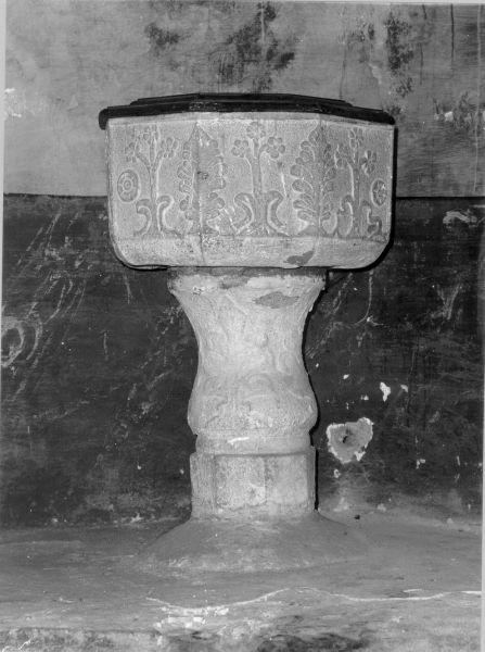 fonte battesimale - a fusto - ambito lunigianese (?) (sec. XVII)