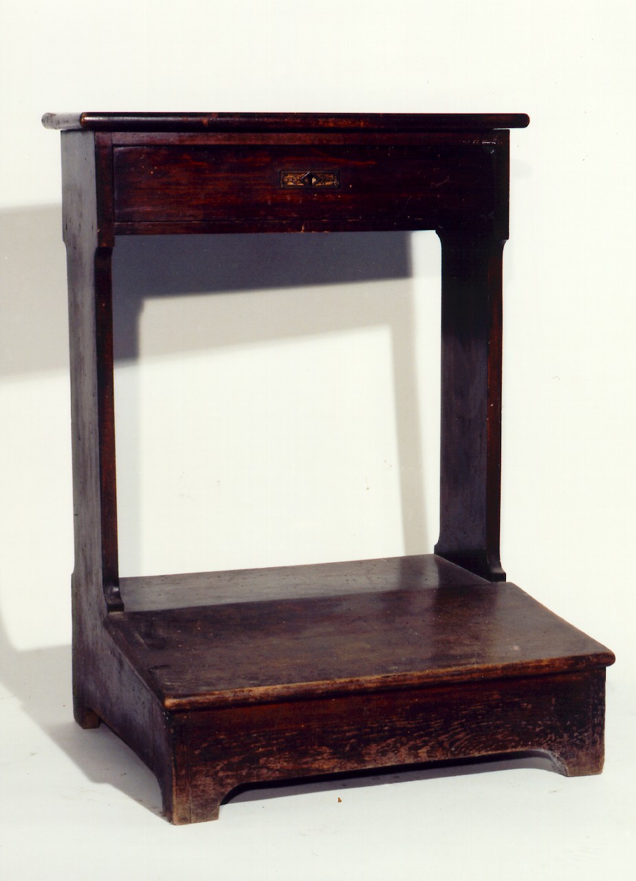 inginocchiatoio - produzione siciliana (Seconda metà sec. XIX)