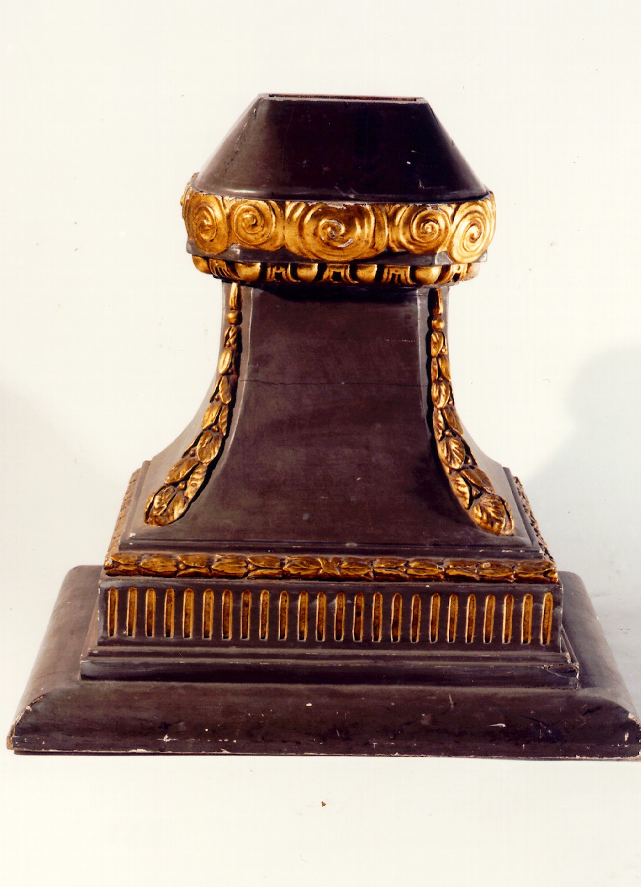 base - produzione siciliana (Seconda metà sec. XIX)