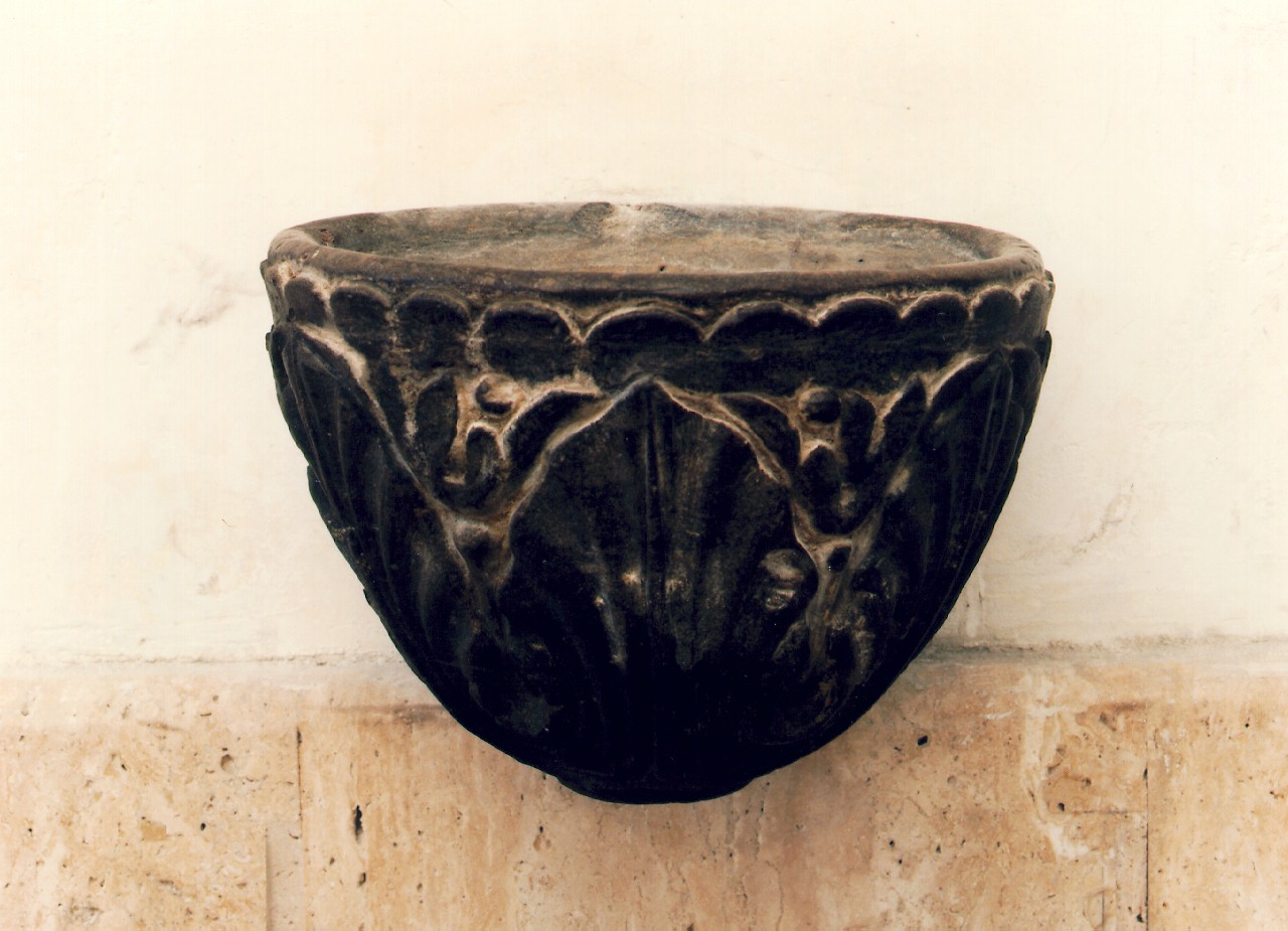 acquasantiera da parete - ambito siciliano (Fine/inizio secc. XIX/ XX)