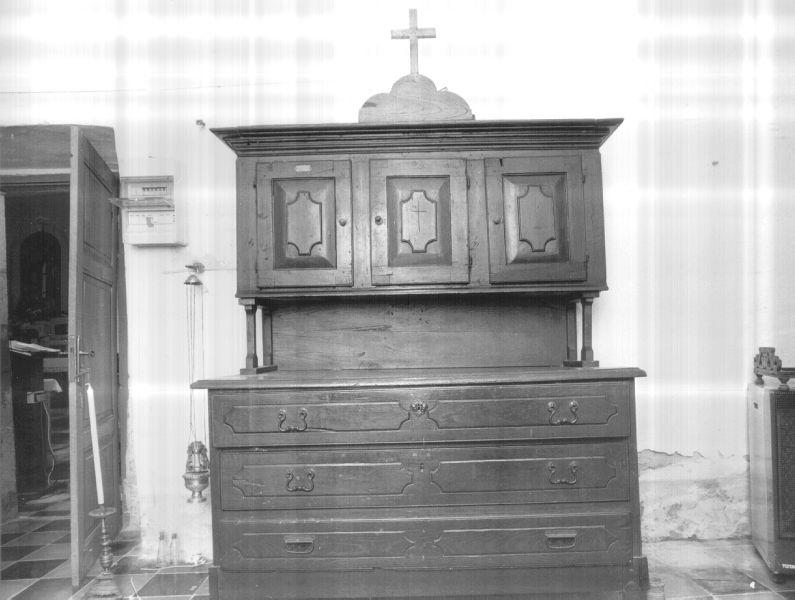 mobile da sacrestia con alzata - ambito lunigianese (metà sec. XVIII)