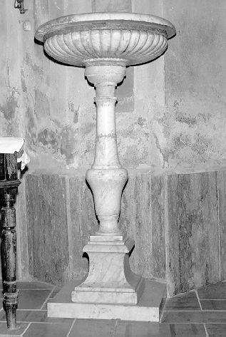 acquasantiera - ambito apuano (fine/inizio secc. XVII/ XVIII)