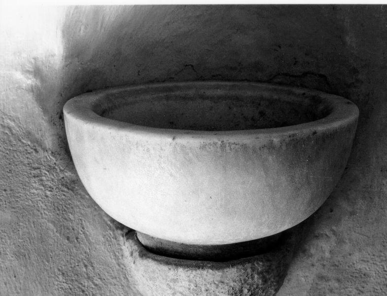 acquasantiera da parete - ambito lunigianese (fine/inizio secc. XVIII/ XIX)