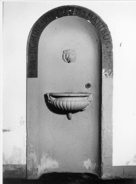lavabo da sacrestia - bottega toscana (seconda metà sec. XVI)