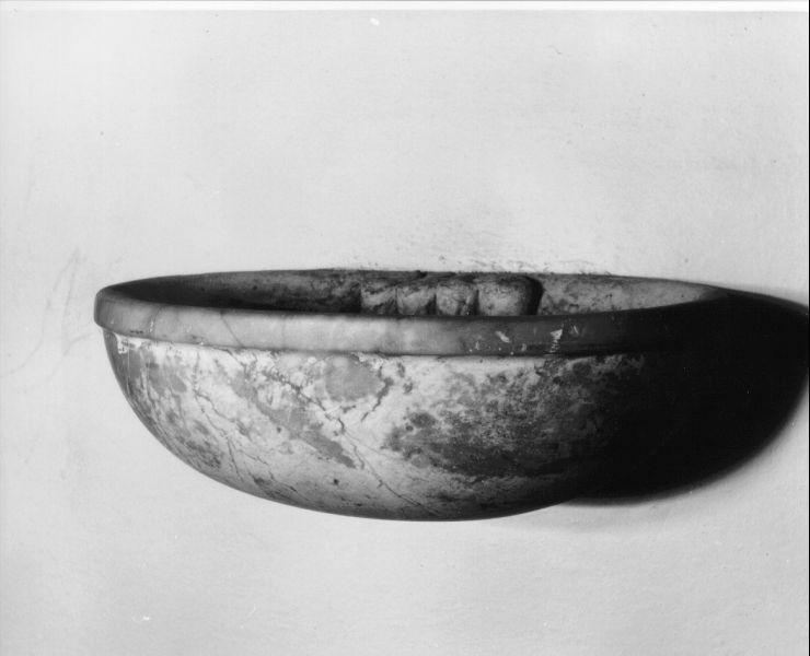 acquasantiera da parete - bottega toscana (inizio sec. XIX)