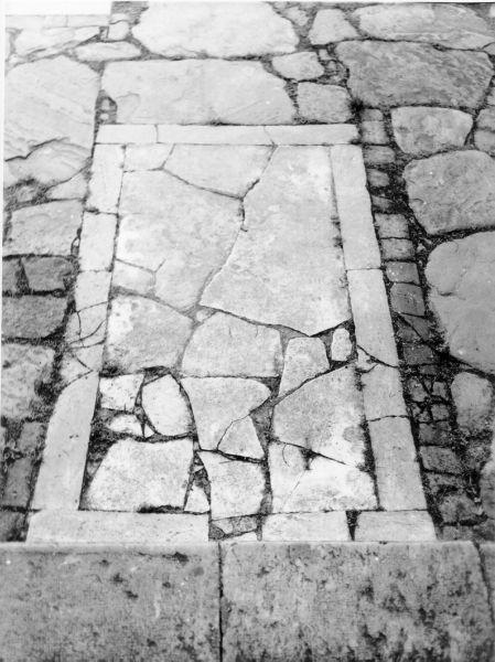 lapide tombale - bottega toscana (prima metà sec. XIX)