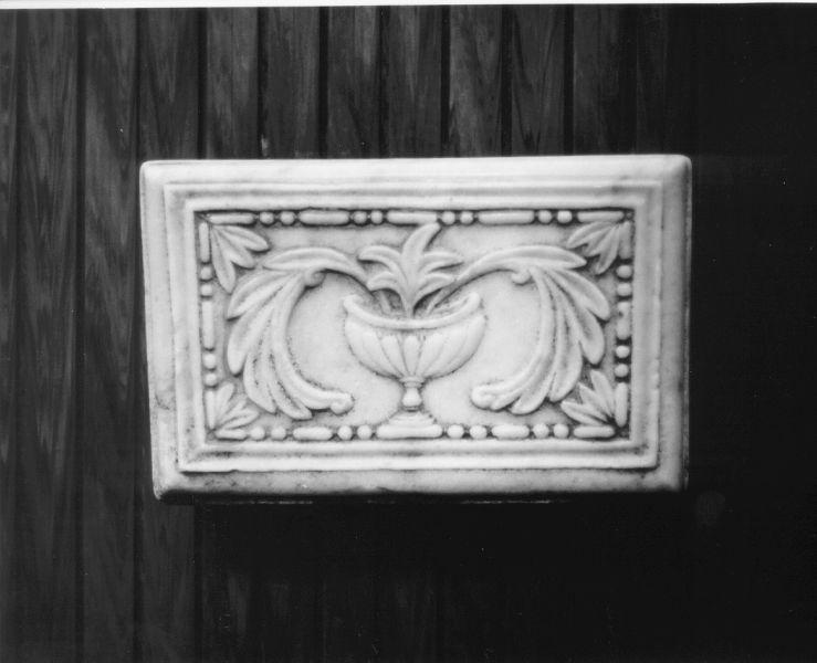 acquasantiera da parete - bottega toscana (inizio sec. XIX)