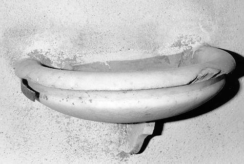 acquasantiera da parete - ambito apuoversiliese (sec. XVIII, sec. XX)