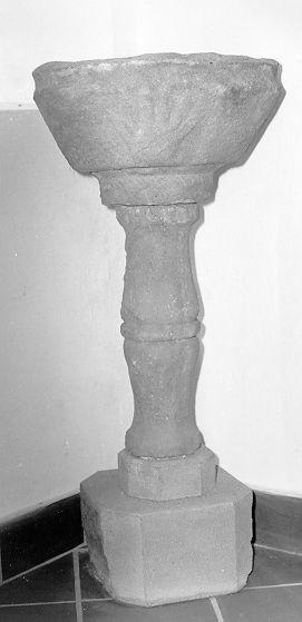 acquasantiera - a fusto - ambito lunigianese (sec. XVII)