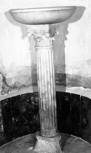 acquasantiera - a fusto - ambito lunigianese (sec. XVI)