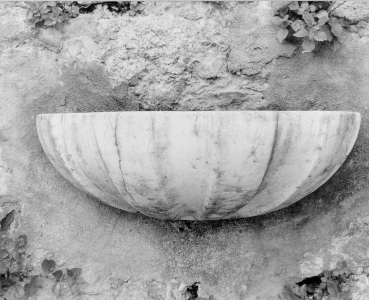 acquasantiera da parete - bottega toscana (sec. XVIII)