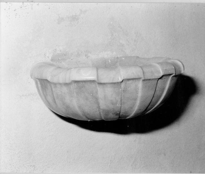 acquasantiera da parete - bottega toscana (sec. XIX)