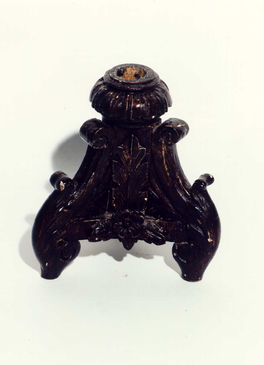 base di candeliere d'altare, serie - produzione siciliana (primo quarto sec. XX)