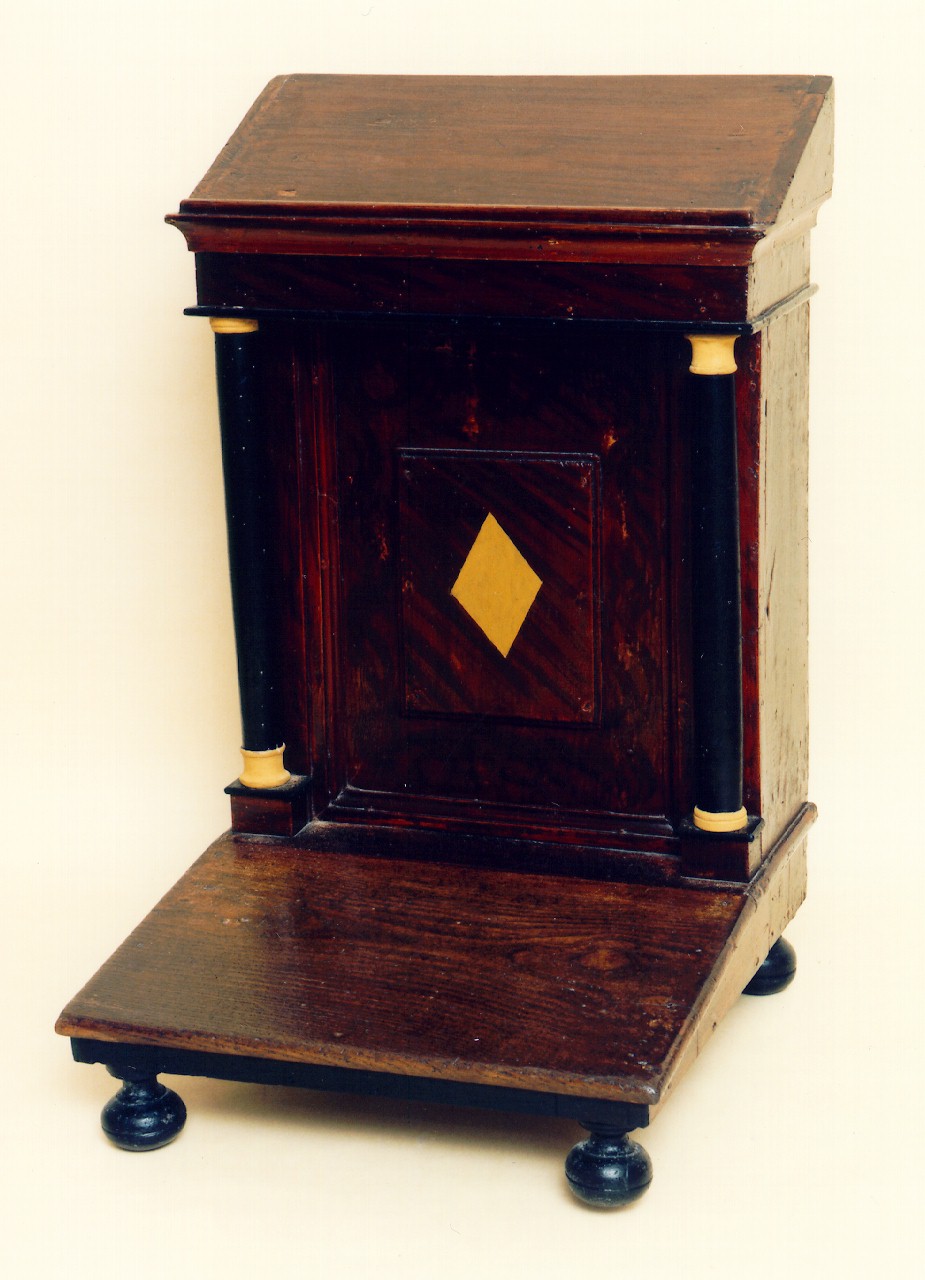 inginocchiatoio, serie - produzione siciliana (Prima metà sec. XIX)