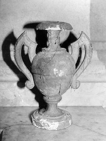 vaso d'altare con composizione floreale, serie - ambito lunigianese (sec. XIX)