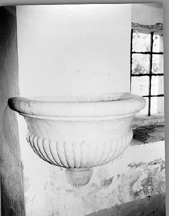 acquasantiera da parete - bottega toscana (sec. XIX)