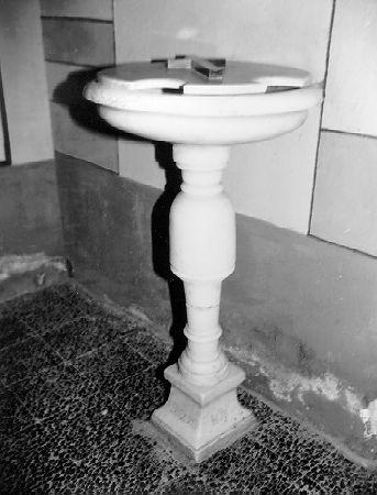 acquasantiera - a fusto - bottega toscana (sec. XVII)