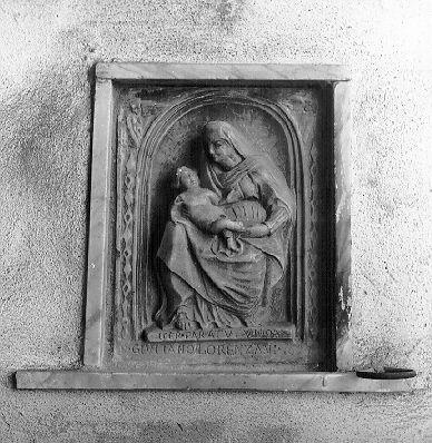 Madonna con Bambino in trono (rilievo) - bottega italiana (sec. XVII)