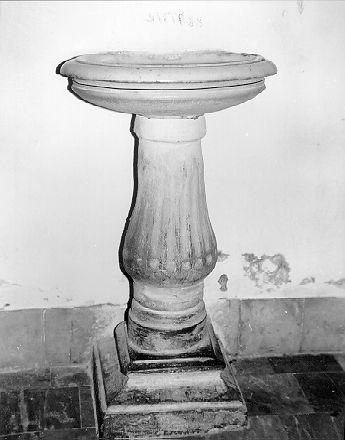 acquasantiera - a fusto - ambito lunigianese (secc. XVIII/ XIX)