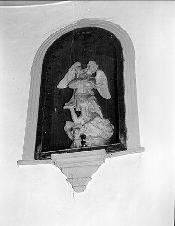 San Michele Arcangelo schiaccia il demonio (statua) - ambito lunigianese (secc. XVII/ XVIII)