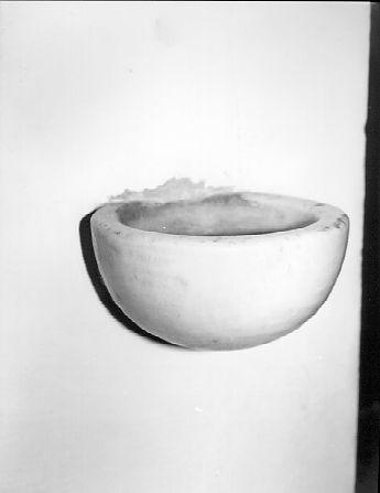 acquasantiera da parete - ambito lunigianese (secc. XVIII/ XIX)