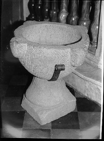 vasca battesimale - ambito lunigianese (secc. XVI/ XVII)