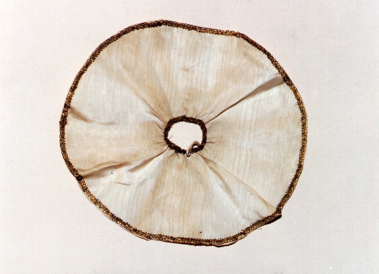 conopeo di pisside - manifattura siciliana (Seconda metà sec. XIX)