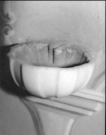 acquasantiera da parete - bottega toscana (sec. XVIII)