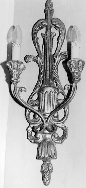 candeliere da parete, serie - ambito lunigianese (secc. XIX/ XX)