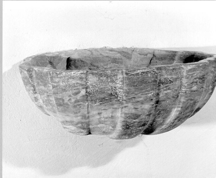 acquasantiera da parete - ambito toscano (seconda metà sec. XVIII)