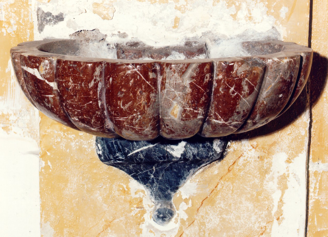 acquasantiera - a conchiglia, serie - ambito siciliano (sec. XVIII)