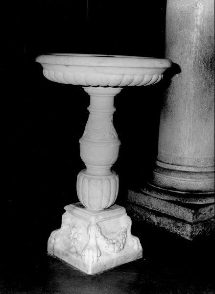 acquasantiera - a fusto - ambito lucchese (fine/inizio secc. XVI/ XVII)