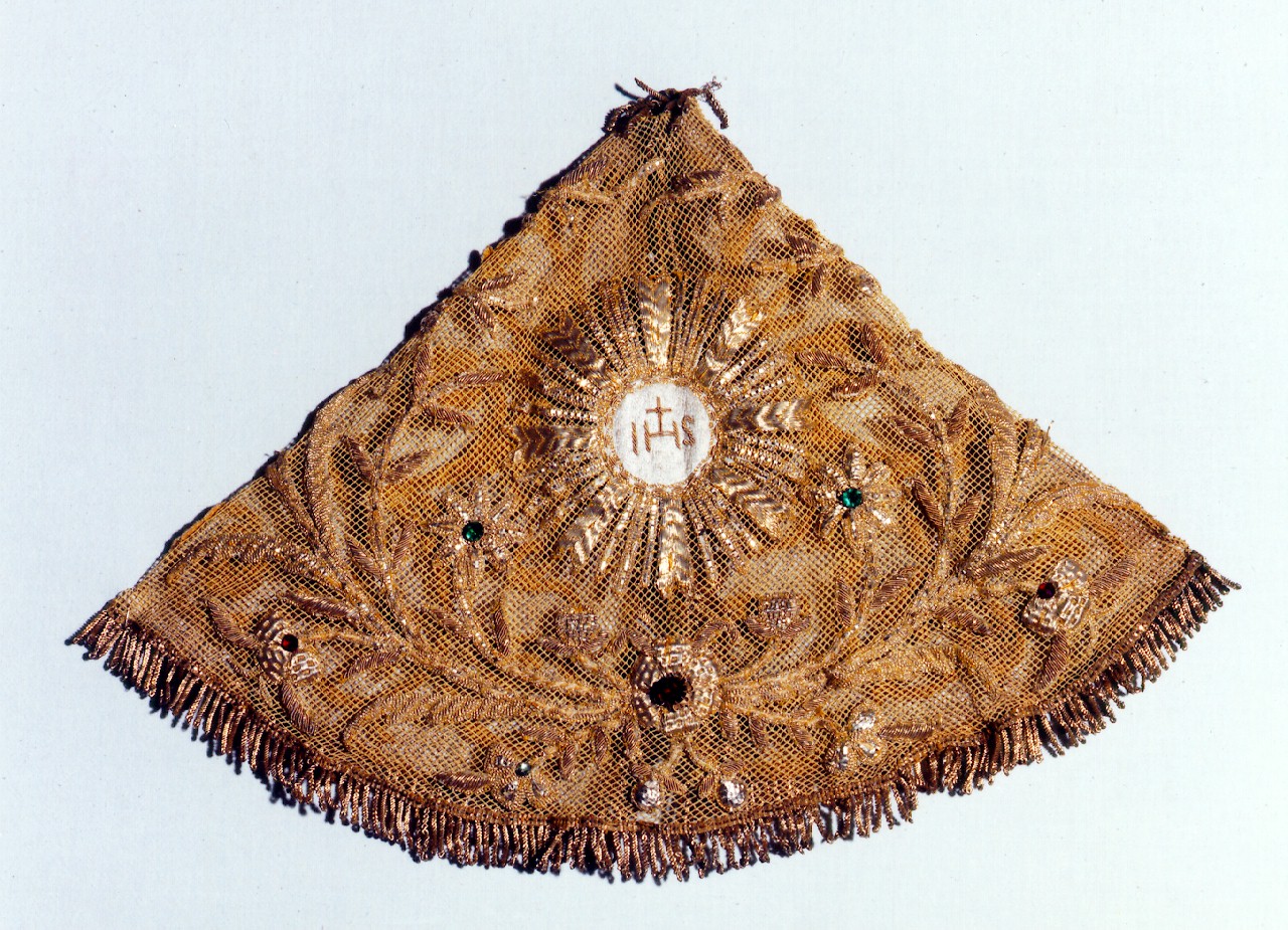 conopeo di pisside - manifattura siciliana (primo quarto sec. XX)