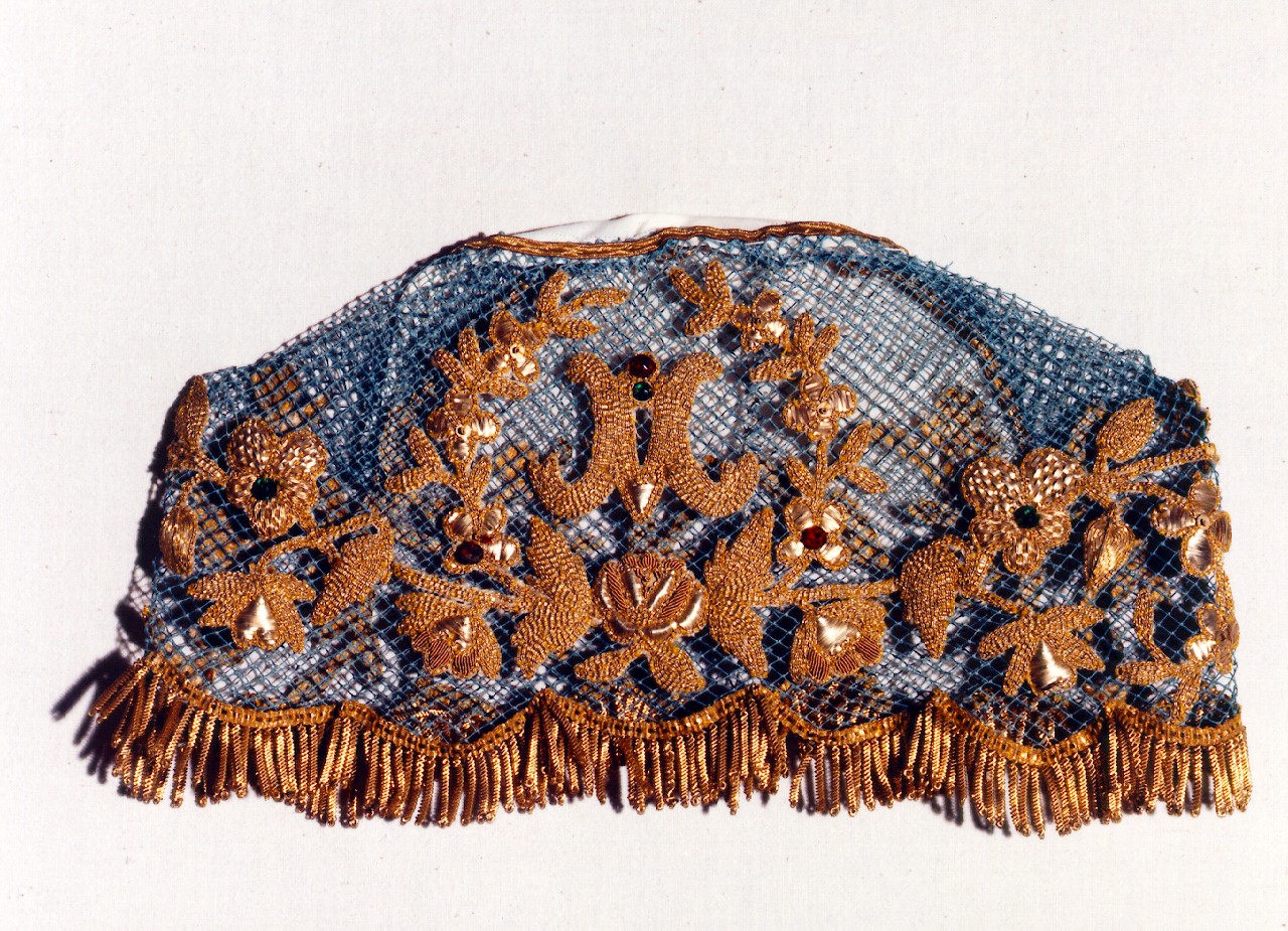 conopeo di pisside - manifattura siciliana (primo quarto sec. XX)