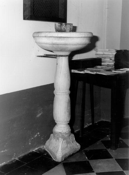 acquasantiera - a fusto - ambito apuoversiliese (fine/inizio secc. XV/ XVI)