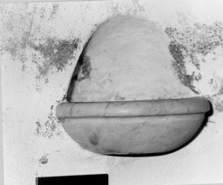 acquasantiera da parete - ambito lucchese (seconda metà sec. XVIII)