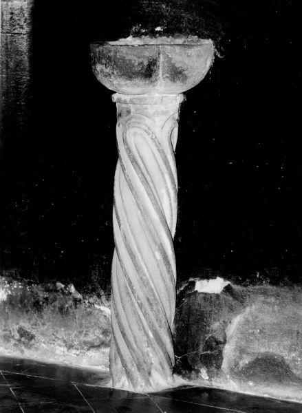 acquasantiera - a fusto - ambito lucchese (fine/inizio secc. XIII/ XIV)