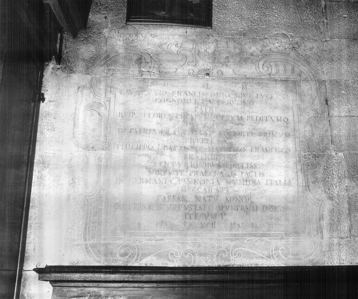 lapide tombale - bottega lucchese (sec. XVI)