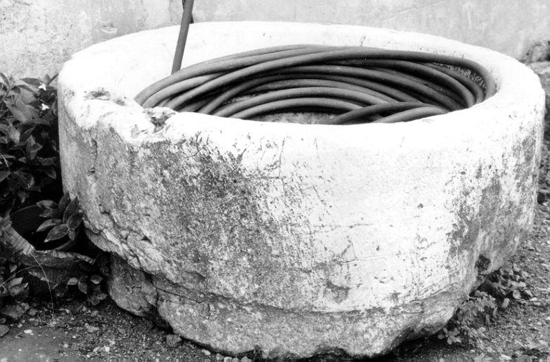 fonte battesimale - a vasca - ambito lucchese (fine/inizio secc. XIV/ XV)