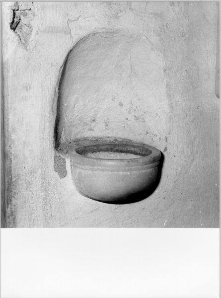 acquasantiera da parete - bottega lucchese (sec. XVII)