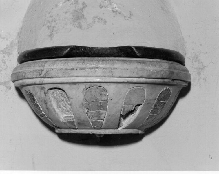 acquasantiera - a conchiglia - bottega toscana (sec. XVII)