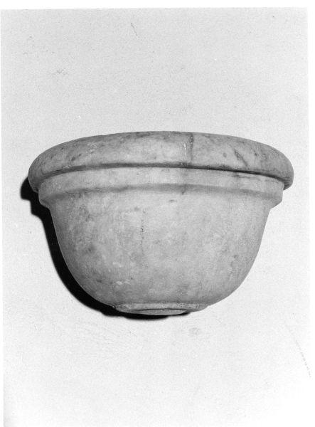 acquasantiera da parete - ambito livornese (prima metà sec. XIX)