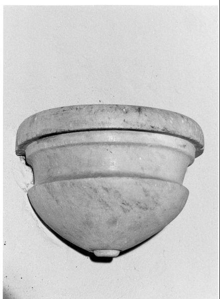 acquasantiera da parete - ambito livornese (prima metà sec. XIX)