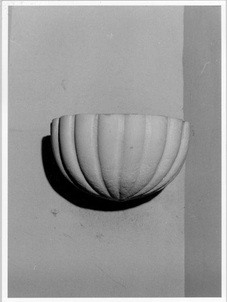 acquasantiera da parete - ambito livornese (sec. XIX)